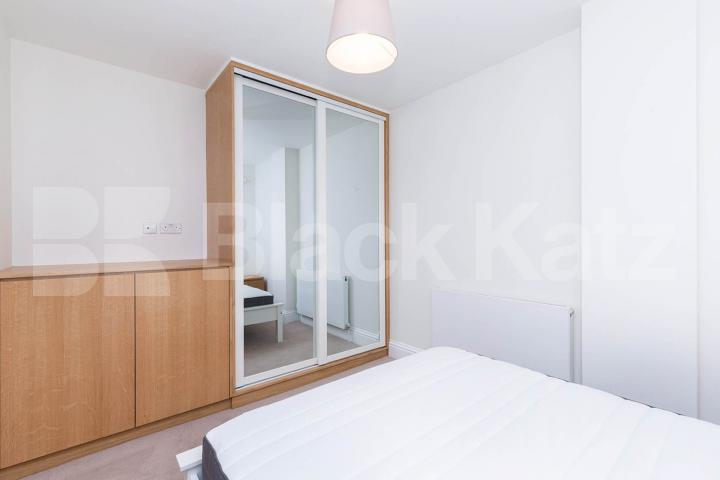 Spacious studio / one bed to rent stone throw away from Finsbury Park Seven Sisters Road, Finsbury Park